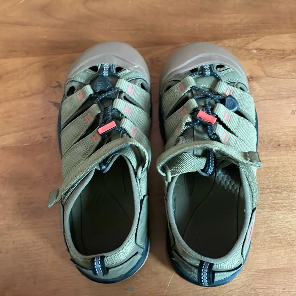 KEEN Water Sandals Size 3
